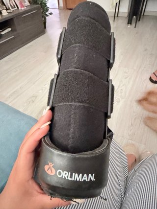 Bota Ortopédica Negra Ajustable talla 1 (32-38)