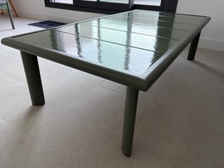 Tavolo in ceramica verde da assemblare