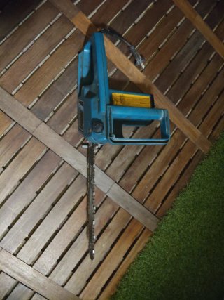 Motosierra eléctrica Black & Decker