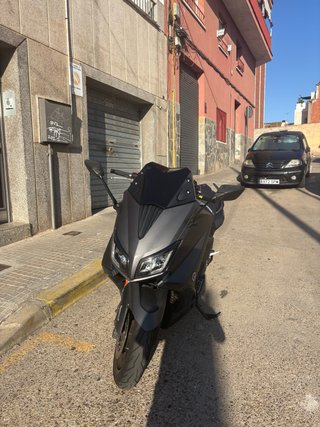 Maxi Scooter Yamaha Gris