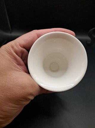 Jarrón de porcelana Wedgwood con flores