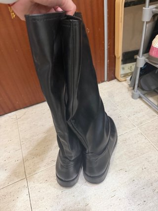 Botas altas de piel Zara negras