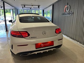 Mercedes-Benz Clase C 220 coupe Amg