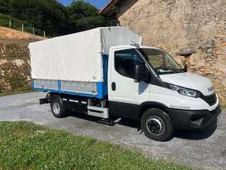 Iveco Daily 7218 con equipo de gancho
