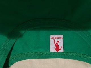 Chaqueta gris y negra con cremallera