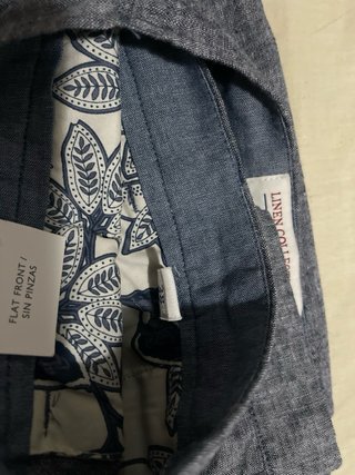 Chaqueta gris y negra con cremallera