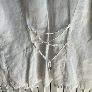 Camicia OLTRE bianca in ramie con bottoni gioiello