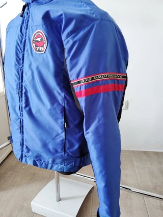 Chaqueta AXO azul y negra