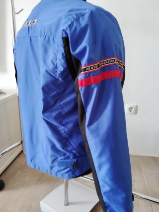 Chaqueta AXO azul y negra