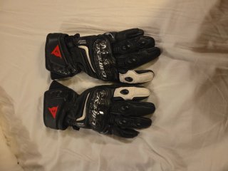Guantes Dainese Moto Negros y Rojos