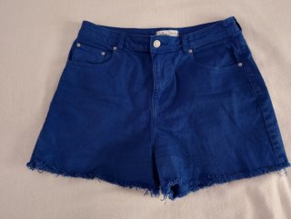 Vaqueros cortos azules con rotos talla 38