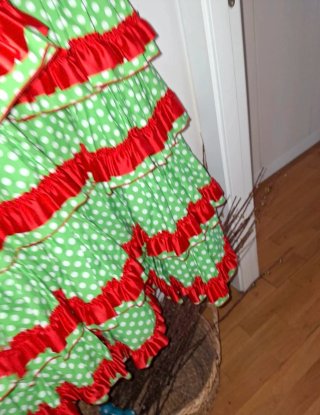 Traje de Sevillana  Verde y Rojo, talla 12-13 años