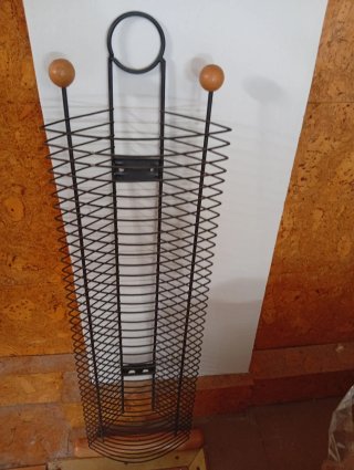 Porta CDs pared metal y madera