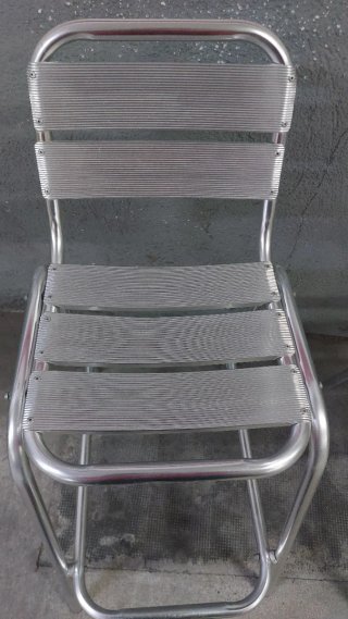 Dos sillas de aluminio altas taburete