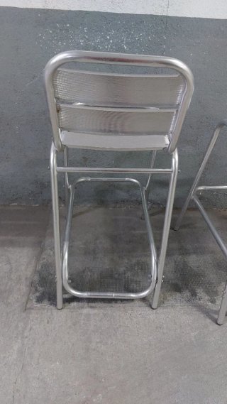 Dos sillas de aluminio altas taburete