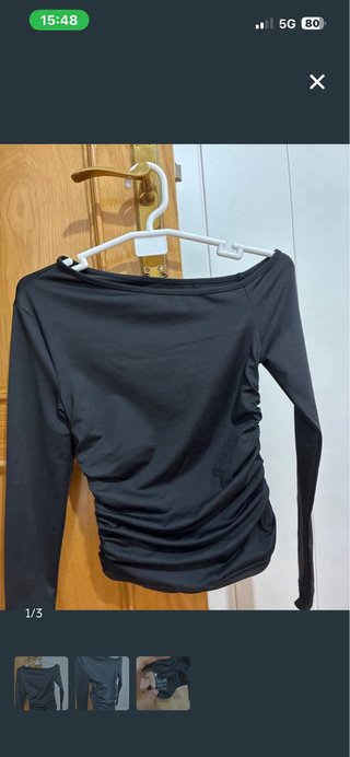 Top negro manga larga fruncido