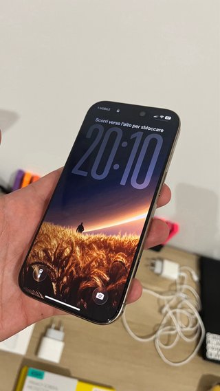 iPhone 16 Pro 256GB + Apple Watch SE 2 + AirPods