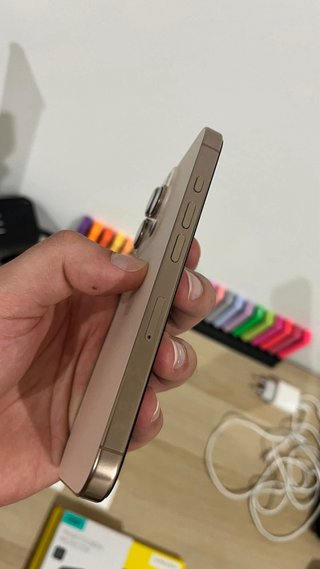 iPhone 16 Pro 256GB + Apple Watch SE 2 + AirPods