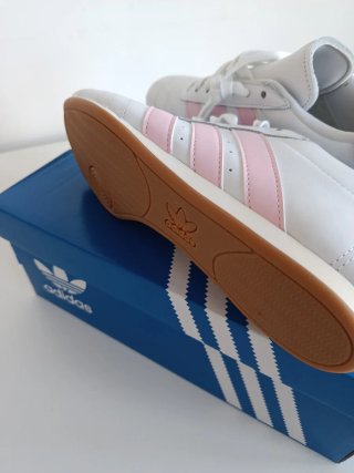 Zapatillas Adidas Blancas y Rosas