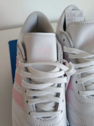Zapatillas Adidas Blancas y Rosas