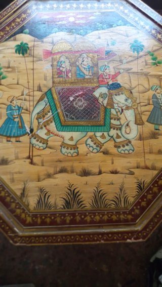 Mesa de centro antigua octogonal pintada