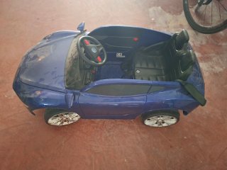 Coche eléctrico infantil azul