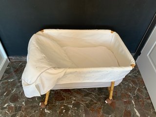 Moisés vintage de mimbre y tela
