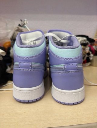 Nike Air Jordan 1 Mid Lila y Azul Pastel