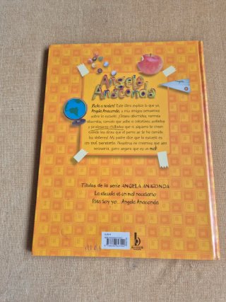 Libro Ángela Anaconda