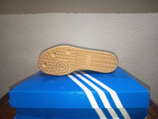Zapatillas Adidas Blancas y Doradas