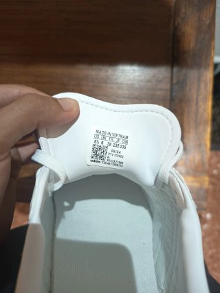 Zapatillas Adidas Blancas y Doradas
