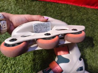 Patines en línea blancos y rojos talla 26-28