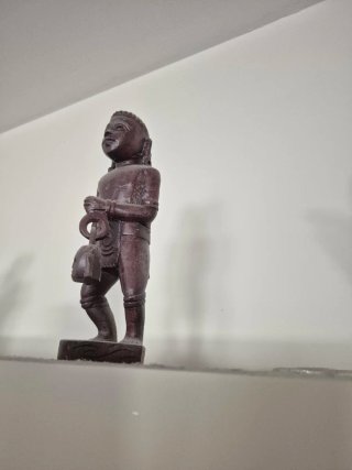 Figuras de madera tallada