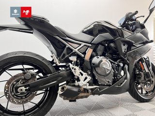 SUZUKI GSX-8R 2024 5271 kms.