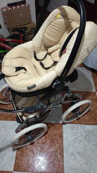 Cochecito de bebé lleva 3 piezas .