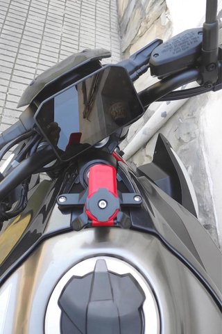 Soporte Móvil QuadLock Kawasaki Z900