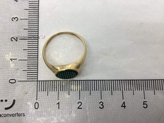 sello oro 18k con piedra con malaquita