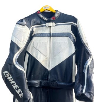 Mono Dainese 2 piezas Talla 52. (cuero integral)