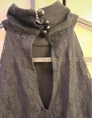 Blusa de encaje negra