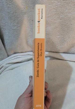 Divertido libro "Zombi, guía de supervivencia"