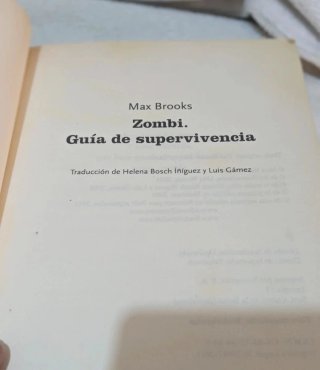 Divertido libro "Zombi, guía de supervivencia"