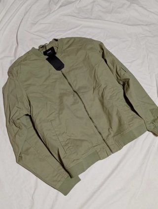 Chaqueta bomber Pull&Bear verde oliva