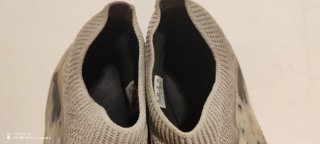 Botas de fútbol Puma grises y naranjas