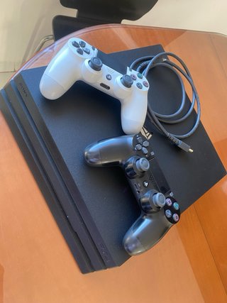 PS4 Pro + 3 Juegos