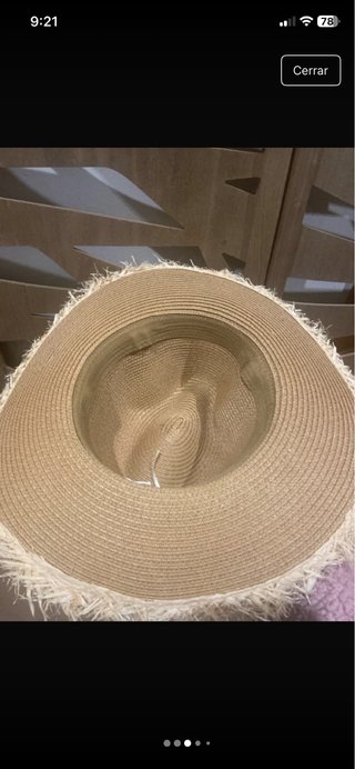 Sombrero de paja con flecos