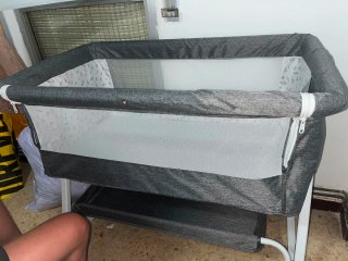 Minicuna gris para bebé con colchón