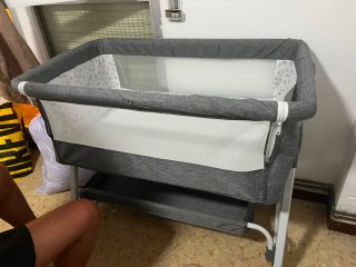 Minicuna gris para bebé con colchón
