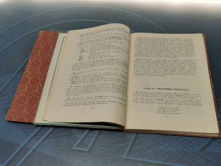 dos libros Solucionario Física -Química. Gramatica Española. Editorial Luis Vives. 1957