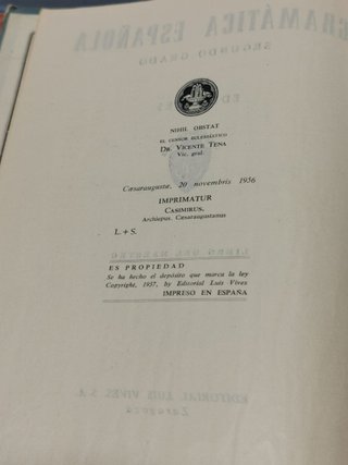dos libros Solucionario Física -Química. Gramatica Española. Editorial Luis Vives. 1957