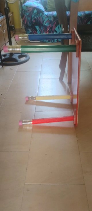 Tavolo per bambini rosso e verde